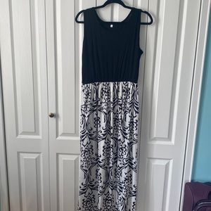 White and black maxi dress, size XL (only worn once)